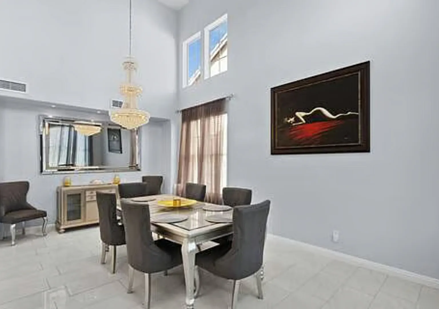 Furnished Modern Home with a pool — Photo 4