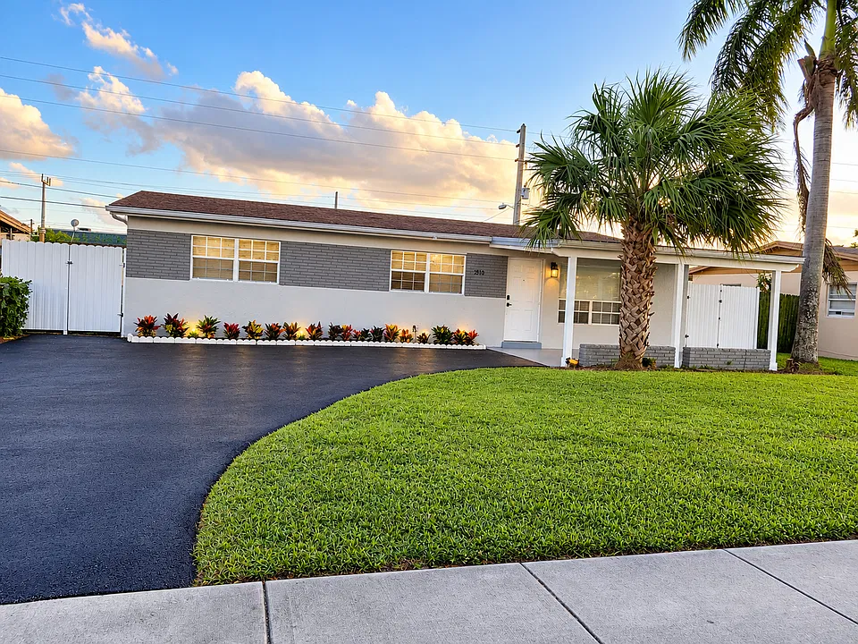 2910 NW 20th St