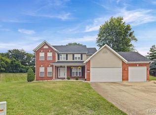 4 Delta Dr, Collinsville, IL 62234