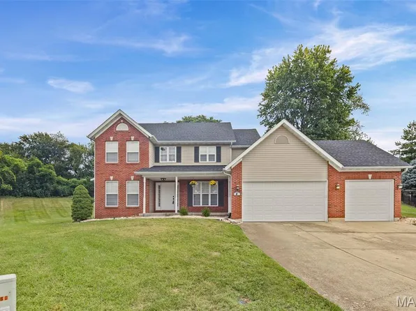 4 Delta Dr, Collinsville, IL 62234