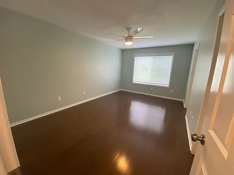 892 Trenton Ln N — Photo 5