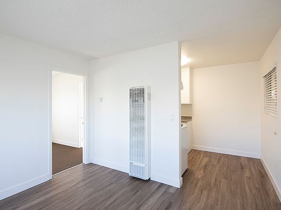 4th image of 608-638 E 24th St #638-13