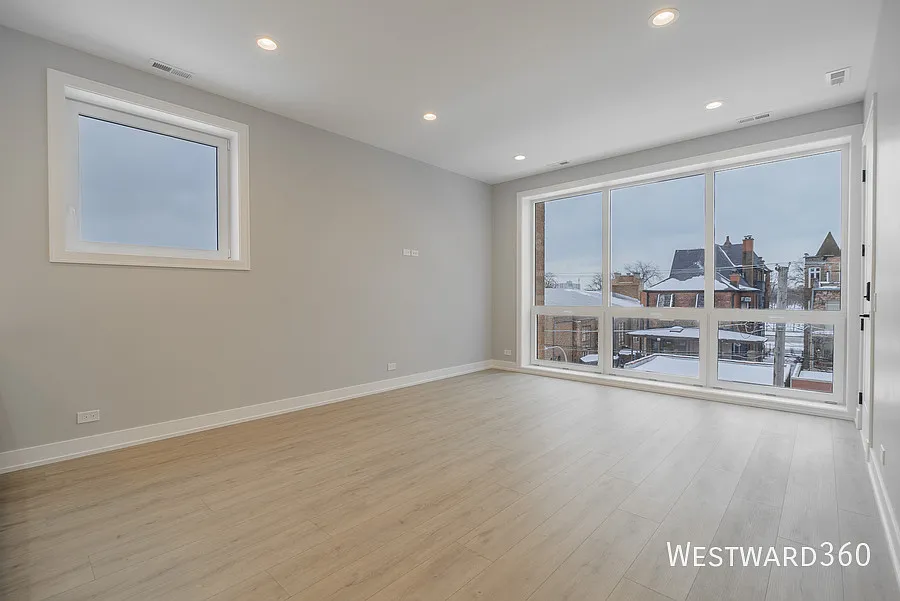 Building Photo - 3738 S Calumet Ave #1S
