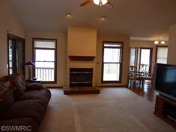 4th image of 2513 Palm Dale Dr SW
