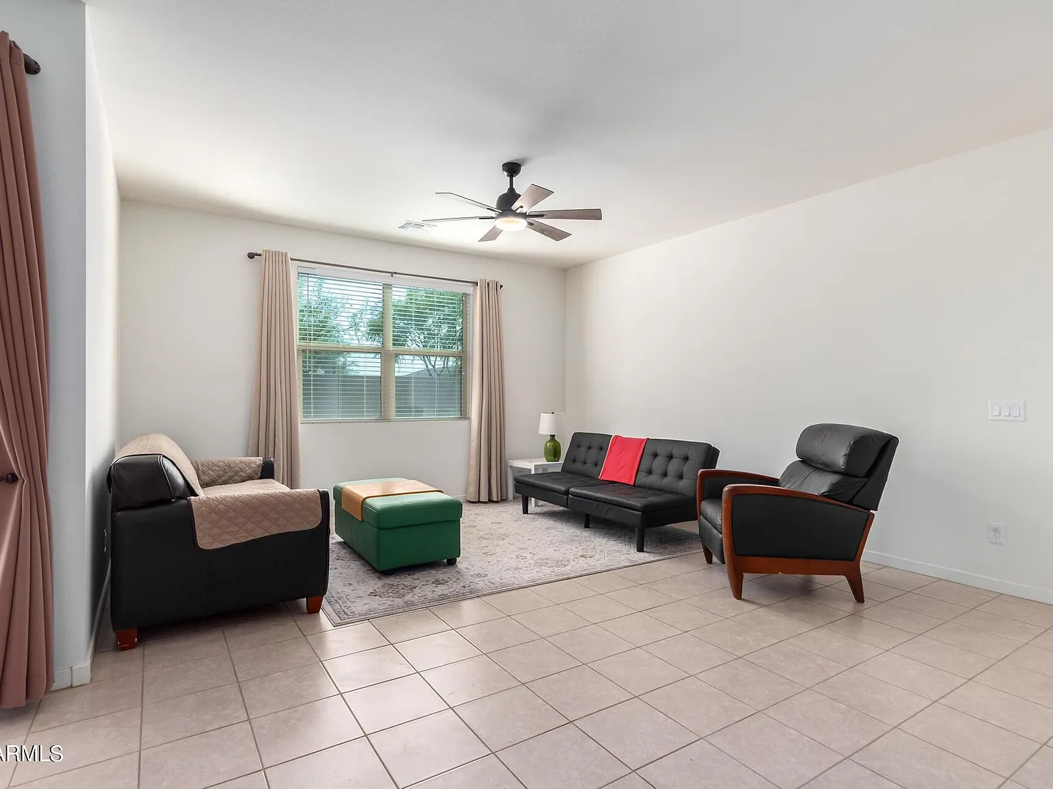 4 bed, 2.0 bath, 1975 sqft, $1,980 — Photo 3