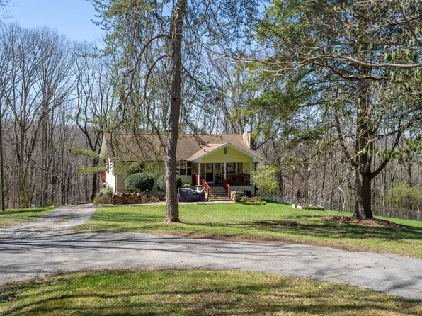 1805 Sunshine Ln, Signal Mountain, TN 37377