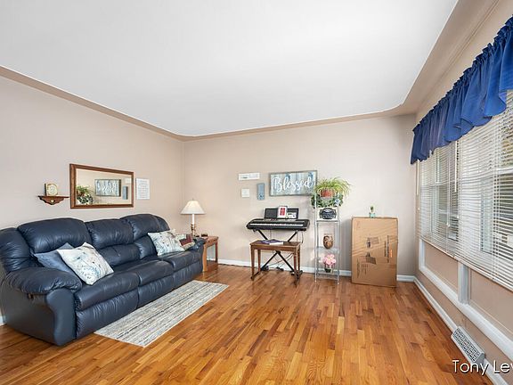 3rd image of 1623 Fuller Ave NE