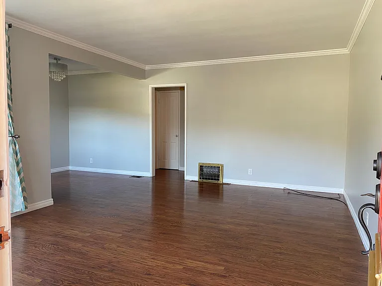 1610 Winona Ave — Photo 4