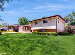 1334 Hampton Ln, Schaumburg, IL 60193
