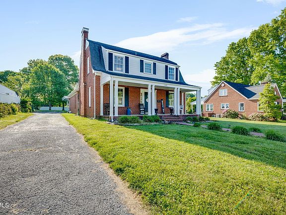 3rd image of 1608 Crescent Dr