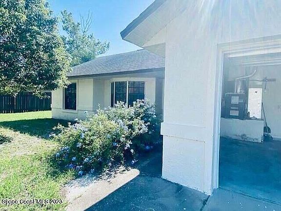 3rd image of 1040 Bonnymede Dr