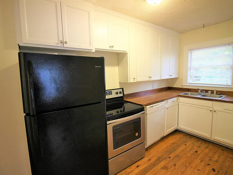 505 S Oak St — Photo 13