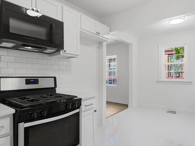 831 NE 24th St #1 — Photo 9