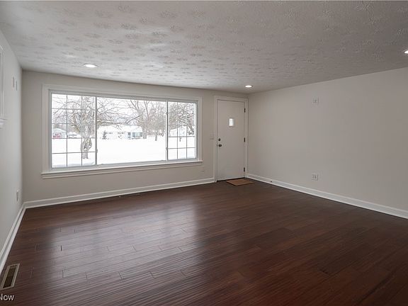 3rd image of 3796 Sanford Dr