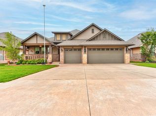 2712 Pebble Creek St, Moore, OK 73160