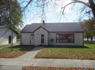 111 Elizabeth St E, Edgerton, MN 56128