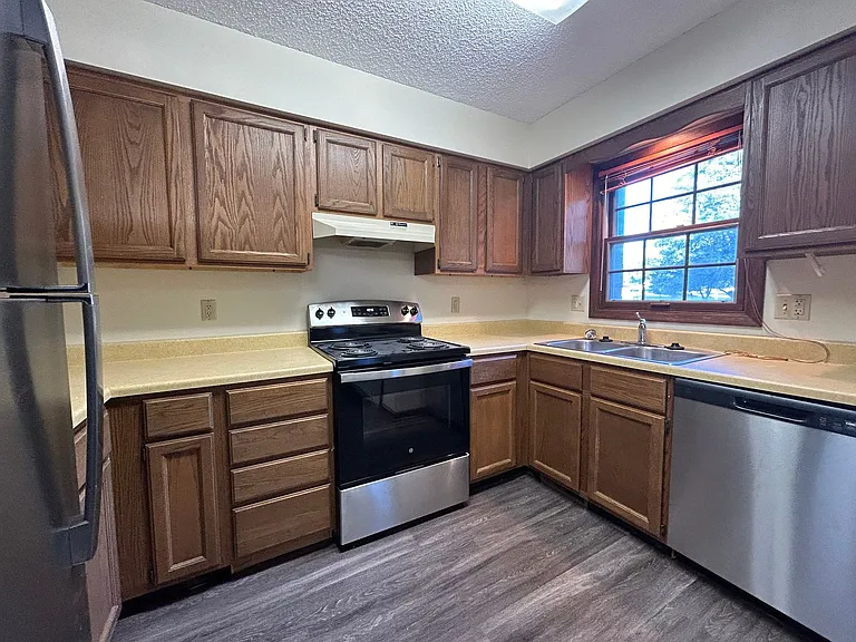 1828 N Ridge Dr — Photo 4