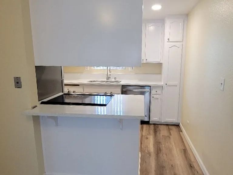 Highland Avenue 4452 (1-5) — Photo 11