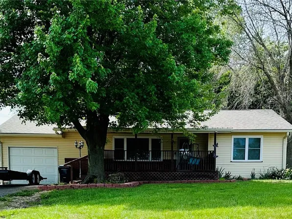 106 E Price Ave, Savannah, MO 64485
