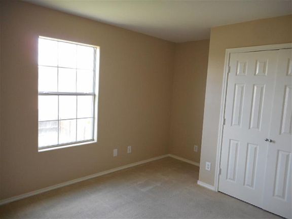 4th image of 2702 Payton Dr