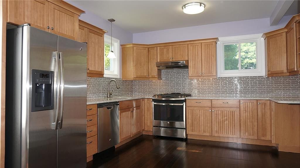 137 Rocky Point Ave, Warwick, RI 02889 Zillow