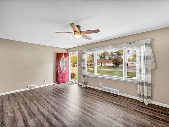 4th image of 58 Deerfield Dr