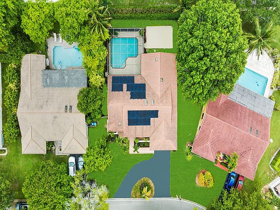 5th image of 4940 NW 92nd Terrace
