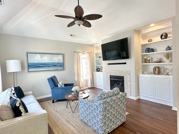 400 Coastal Walk Pl APT 206, Virginia Beach, VA 23451