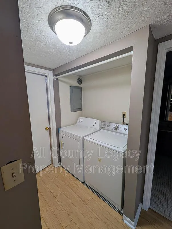 3 bed, 2.0 bath, 1336 sqft, $1,450 — Photo 4