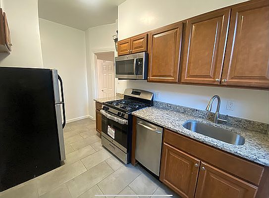 2nd image of 623 W 207th St APT 30