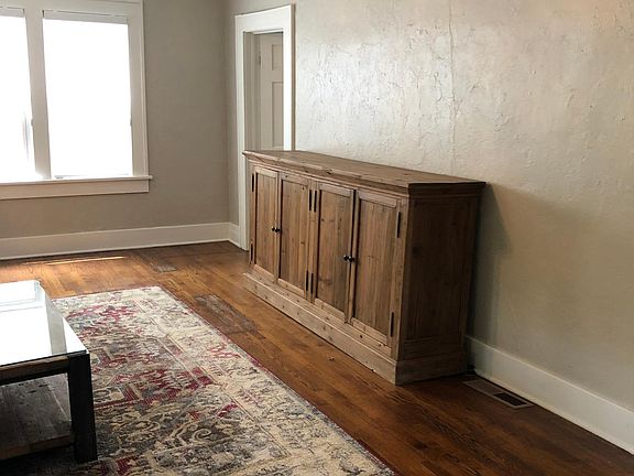 3rd image of 760 Deans Row Ave