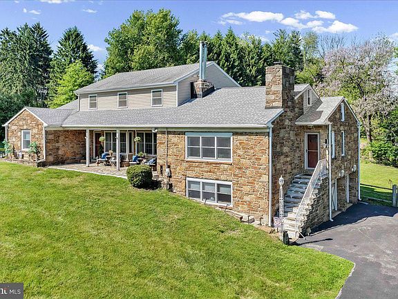 3rd image of 779 Concord Rd