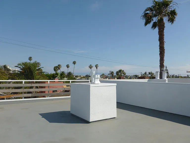 438 S Venice Blvd #5 — Photo 18