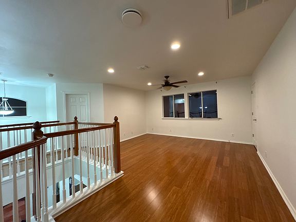 3rd image of 101 Yeager Cir