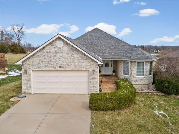 202 Prairie Rose Cir, Smithville, MO 64089