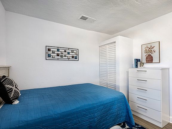 5th image of 5426 Lois Ave #14926263