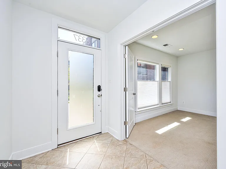 8337 Looking Glass Way — Photo 8