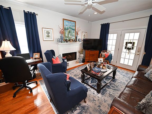 4th image of 125 Charleston Pl