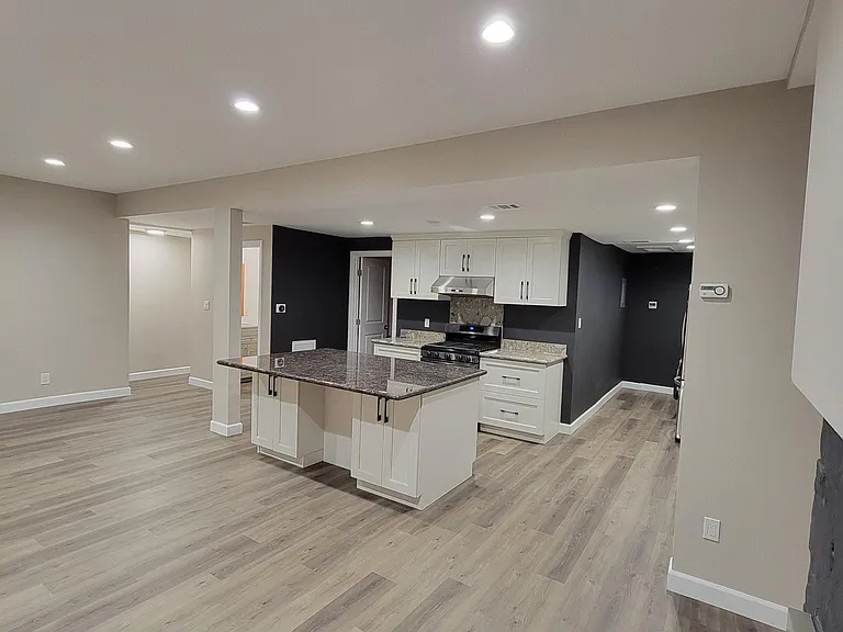 1039 1/2 S Kenmore Ave — Photo 3