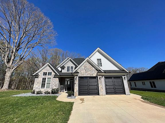 2nd image of 404 Alta Ln