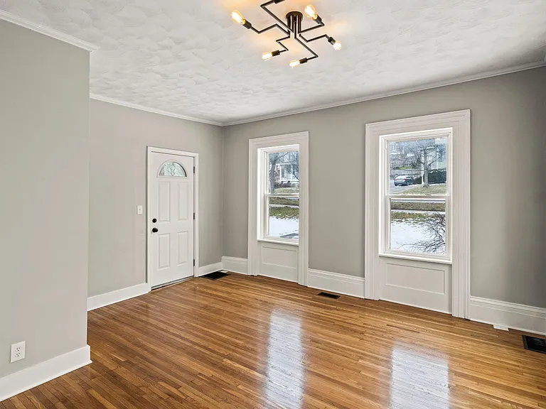 132 E Main St #STUDIO — Photo 9