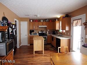 3rd image of 385 Ashford Ave
