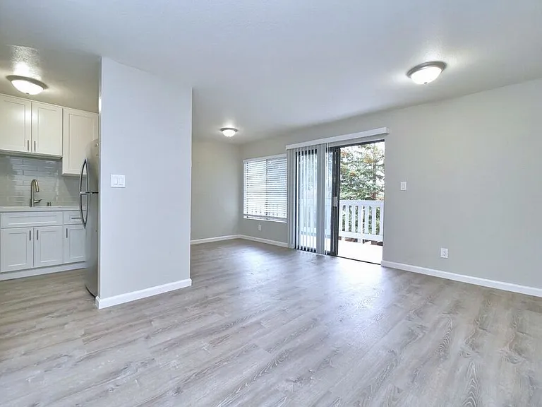 920 Fletcher Ln #203 — Photo 4