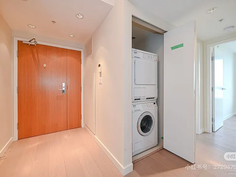 8 Smithe Mews — Photo 13