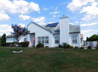 10 Chambord Ct, Manchester, NJ 08759