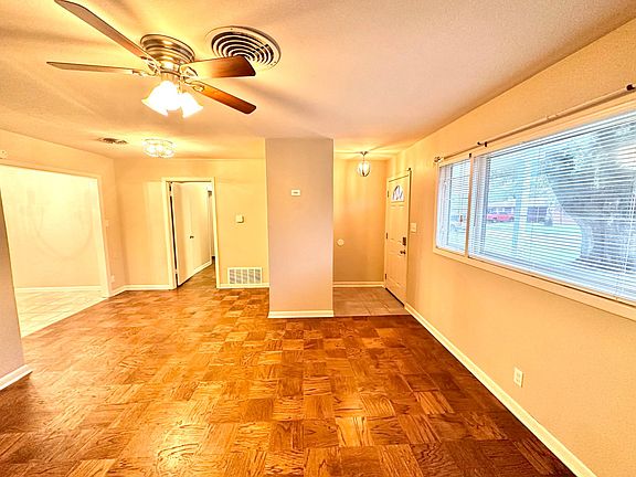 Entry/Living Area