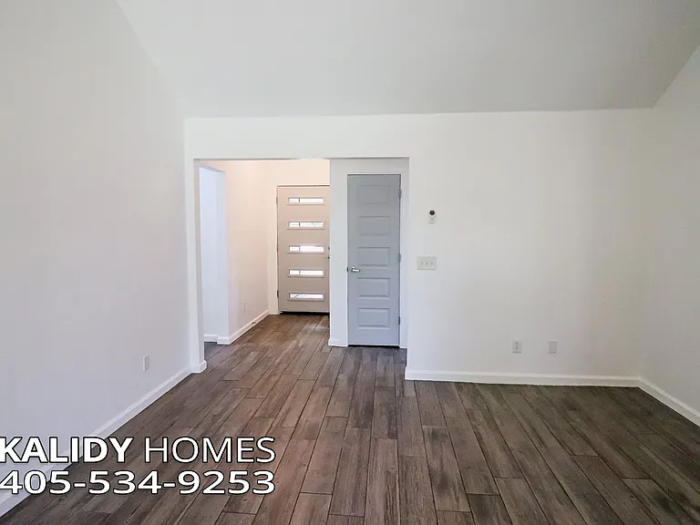 6001 SE 8th St — Photo 4