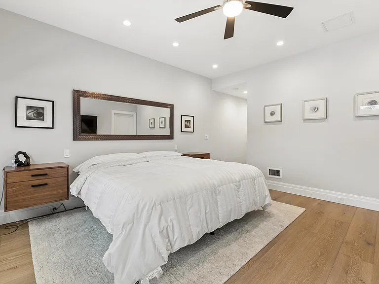 55 S Phillips Ave — Photo 36