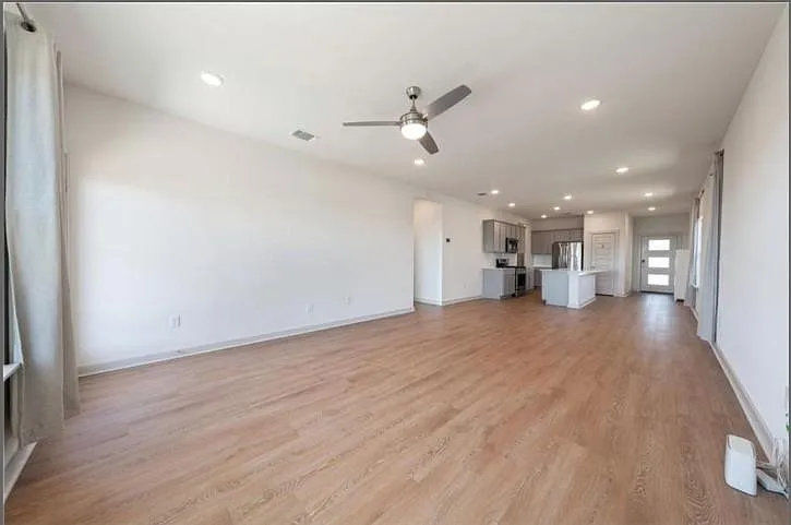 10805 Meris Ln — Photo 5