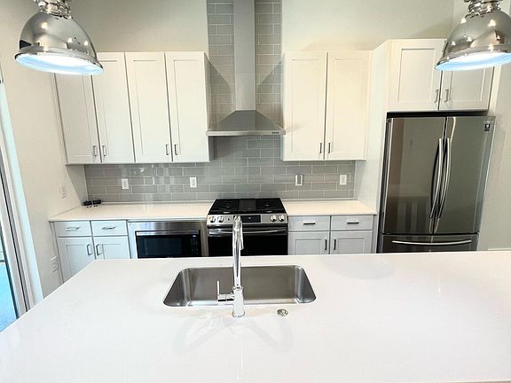 3rd image of 4426 Cabell Dr #904